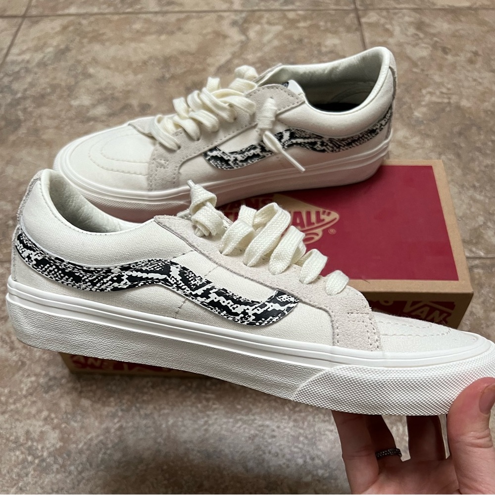 🆕Vans Sk8tr low reissue sneaker, NWT.